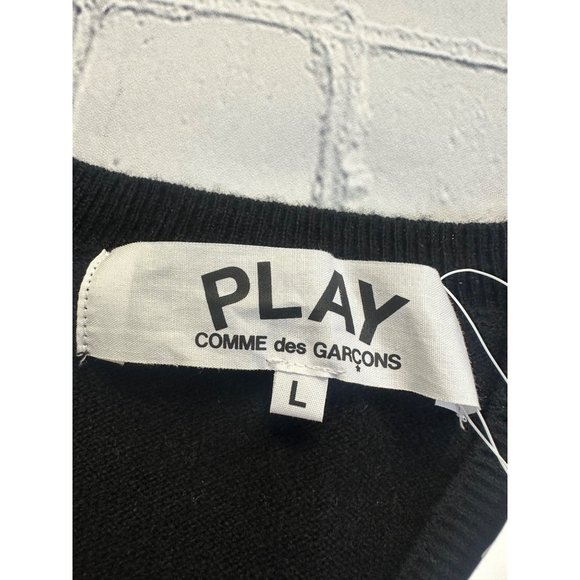 Comme des Garçons Play Heart V-neck Sweater with small gold heart - Picture 3 of 6